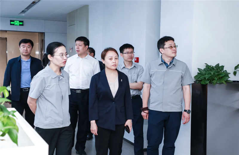 2023年5月15日，河北建材职业技术学院党委书记张明莉一行到东升国际北京集团进行校企合作交流。